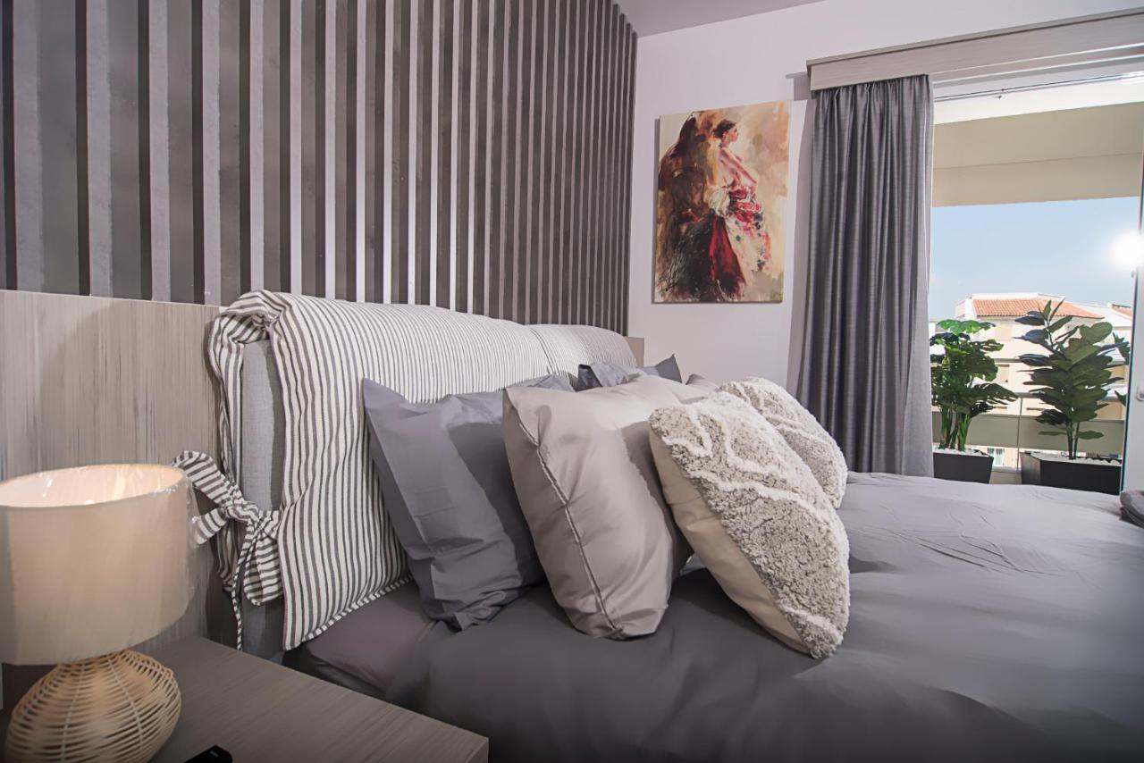 Urban Chic Luxury At The City Center Kalamata Ngoại thất bức ảnh