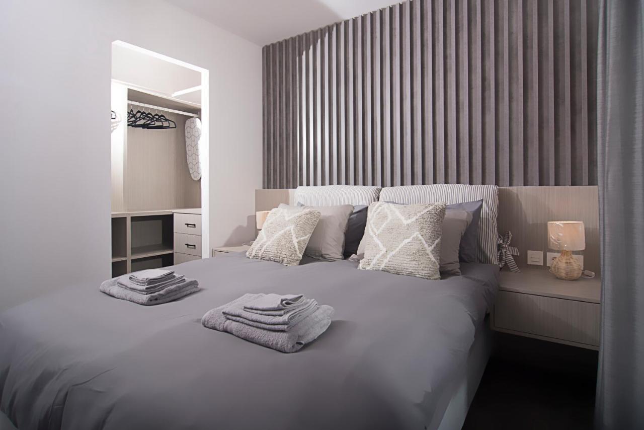 Urban Chic Luxury At The City Center Kalamata Ngoại thất bức ảnh