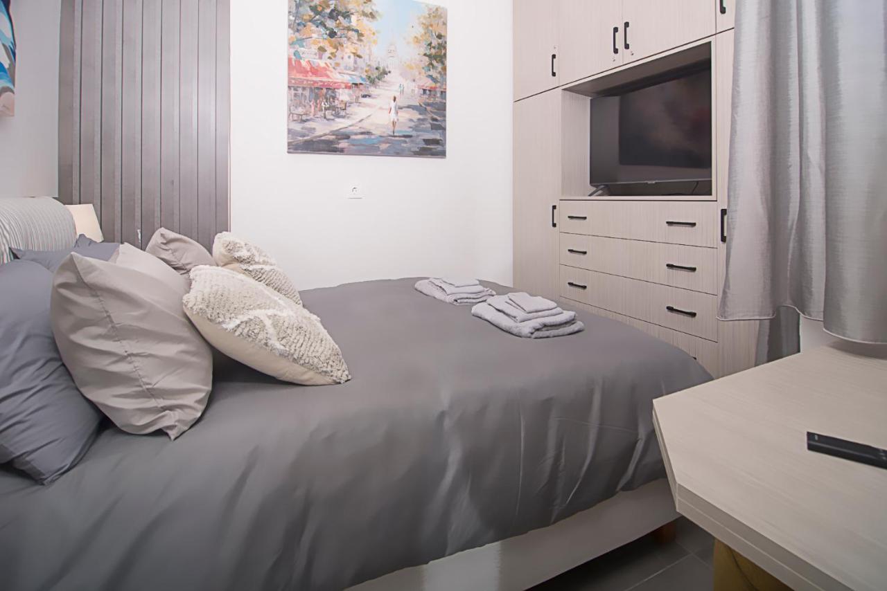 Urban Chic Luxury At The City Center Kalamata Ngoại thất bức ảnh