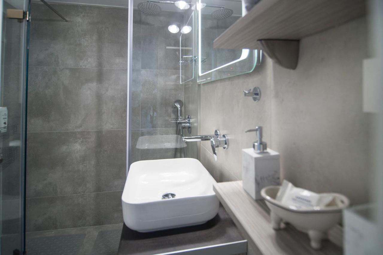 Urban Chic Luxury At The City Center Kalamata Ngoại thất bức ảnh