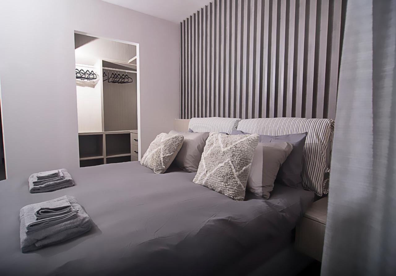 Urban Chic Luxury At The City Center Kalamata Ngoại thất bức ảnh