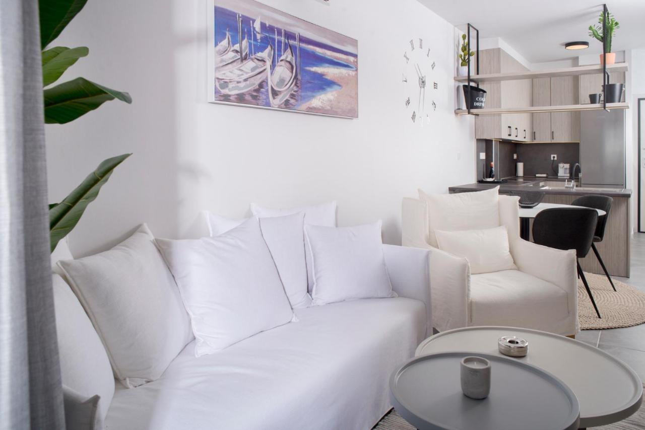 Urban Chic Luxury At The City Center Kalamata Ngoại thất bức ảnh